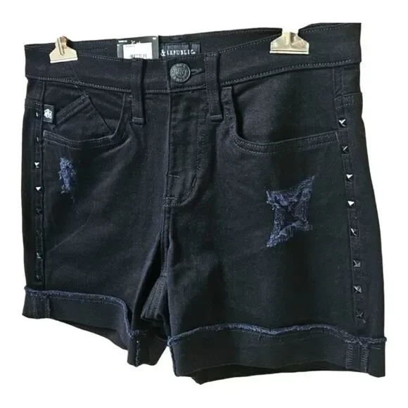 NWT ROCKβ& REPUBLIC Women's distressed rivet mid- rise black sexy shorts Size 4 - Picture 1 of 16